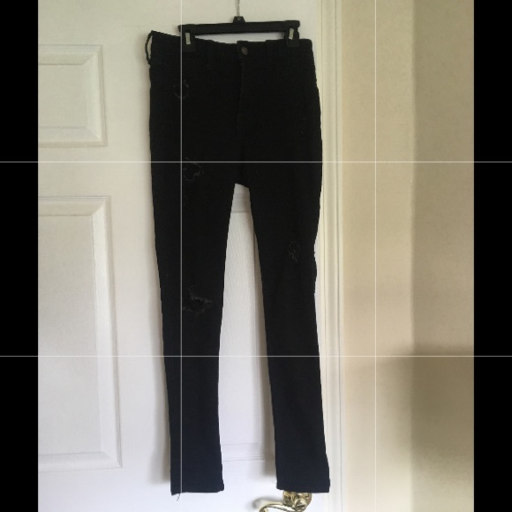 **SALE*A Cute Pair if Black Ripped Hollister Jeans